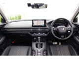 前方視界は、見切りも良く運転しやすいです。内装もキズや染み等無く僅かな使用感のみで非常にキレイですよ♪ペットやタバコ等の嫌な臭いもございません!!