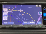 ナビゲーションはフルセグTV対応のGathers純正メモリーナビを搭載しています。Bluetoothオーディオ機能がありますので、スマートフォンなどの音楽も再生できます。