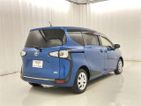 広々とした車内空間に優れた燃費性能。更にデザインも上質で人気のお車です!