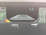 【ホンダセンシング】走行中に前方の車両等を認識し、衝突しそうな時は警報とブレーキで衝突回避と被害軽減をアシスト。より安全にドライブをお楽しみいただけます。