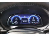 様々な情報を表示するマルチインフォメーションディスプレイ搭載。お洒落で見やすい二眼式のメーターです