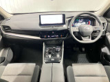 【運転席・助手席転席】運転席の足もともゆったりで長距離ドライブでも快適に★
