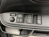 パワーウィンドウスイッチで運転席から全席の窓の開閉ができます♪