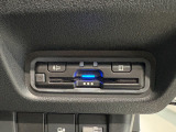 バックギアに入れるだけで自動でリヤカメラに切り替わります!車庫入れやバックが苦手な方にオススメ!