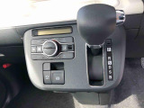 握りやすい位置のシフトレバー。
