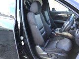 マツダは運転手中心の車つくりを行っております。上部に視認ゾーン、手が届く位置に操作ゾーンを配置し、運転に集中できるコックピットを演出しております☆