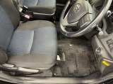 運転席シート足元です。