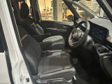 【ゆったりと運転してください】足元空間も広く、スムーズに乗り降りもいただけます♪