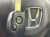 【キーレス】少し離れた場所からでもボタン一つでドアの開錠・施錠ができるのでとっても便利!ドアの鍵穴周りに傷をつけることもありません♪