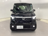 車の個性が現れるフロントデザイン。バランスの取れたフォルムは飽きが来ず、毎日のドライブを誇らしい気持ちにさせてくれる美しさです