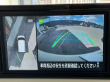 アラウンドビューモニター搭載。上から見下ろしたように液晶に映るのでスムーズな駐車をサポートします。