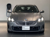 BMWを象徴するキドニー・グリル。シャープなヘッドライトと組み合わされ、現行1シリーズらしい端正なフロントマスクを形成しています。