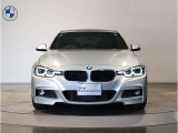 【キドニーグリル】BMWは約90年もの間、ほぼ全ての車両にひと目でBMWだと分かるこの特徴的なフロントグリルが備えられ、デザイン・アイコンとして親しまれてきました。