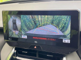 【パノラミックビューモニター】専用のカメラにより、上から見下ろしたような視点で360度クルマの周囲を確認することができます☆死角部分も確認しやすく、狭い場所での切り返しや駐車もスムーズに行えます。