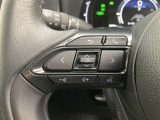 運転中、オーディオの操作をしてて、ハッとしたことはありませんか?ステアリングスイッチは、運転中でもハンドルでオーディオの操作が可能です。安全なドライブをサポートします。