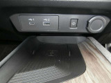 USB電源と置くだけのワイヤレスの携帯電話充電器です。