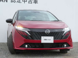 アダプティブLEDヘッドライト。フロントカメラで前方の状況を検知し対向車や先行車に眩しい思いをさせることなく必要なところだけを遠くまで照射します。