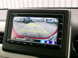 バックカメラの画像です。ガイドラインがスムースな車庫入れをサポートいたします。車庫入れの安心感がアップしますね。