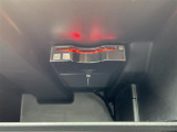 【ETC】有料道路を利用する際に料金所で停止することなく通過できる、ETC車載器(ノンストップ自動料金収受システム機器)が装備されています。セットアップを行うことで利用可能になります。