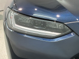 LEDヘッドライトは、点灯の瞬間から最大光量を発揮し、突然暗くなるトンネルなどでの安定感を高めます。