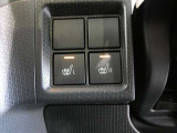 運転席と助手席には寒い時にうれしいシートヒーターが装備されてます。