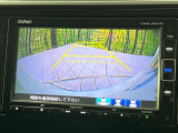 【バックカメラ】駐車時に後方がリアルタイム映像で確認できます。大型商業施設や立体駐車場での駐車時や、夜間のバック時に大活躍!運転スキルに関わらず、今や必須となった装備のひとつです!