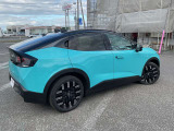 狭い場所でも車外からキーの操作で車を移動できます!