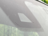 【三菱e-Assist】走行中に前方の車両等を認識し、衝突しそうな時は警報とブレーキで衝突回避と被害軽減をアシスト。より安全にドライブをお楽しみいただけます。