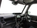 ダイハツのお店では、ダイハツ車を知り尽くしたプロフェッショナルが、専用の診断機器を使って各システムを点検しております。