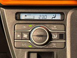 車内空調は&rdquo;AUTOエアコン&rdquo;にお任せ。運転に集中出来ますよ!