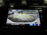 バックカメラの画像です。ガイドラインがスムースな車庫入れをサポートいたします。車庫入れの安心感がアップしますね。