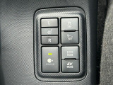 運転席、助手席にはシートヒーター機能を装備!電熱線を使用した暖房ですので、寒い季節や雨などで急に体が冷えてしまったとき等に便利で快適な機能です!