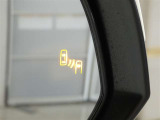 ブラインドスポットモニター装備。隣車線を走る車両を検知。ドアミラーでは確認しにくい後方、側方エリアに存在する車両や急接近してくる車両も検知しドアミラーに搭載されたLEDインジケーターが点灯します。