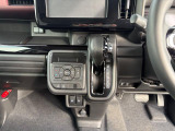 シフトノブの位置も最適配置なので、ラクな姿勢で、快適に運転できます