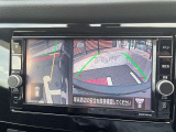左前タイヤ付近の映像でドライバーの死角を補助。狭い道や側溝のある道も安心です