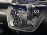 操作が簡単なシフトレバーですのでストレスなく運転が出来ますよ!