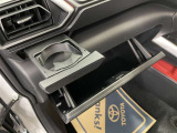 ダッシュボード周辺画像です。小物を置くのに便利な収納スペースです(^^♪