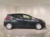 スーパーUVカット・IR〈赤外線〉カット機能付フロントドアグリーンガラス&UVカット機能付プライバシーガラス(リヤドア・リヤクォーター・バックドア)
