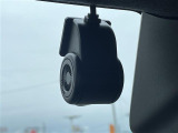 【ドライブレコーダー】映像・音声などの運転中の記録を残します。事故などを起こした起こされた時の証拠になりえますので、もしも時でも安心ですね。
