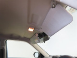 サンバイザーには駐車券等を挟んで簡易的保管することが可能です◎