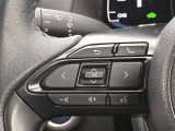 運転中、オーディオの操作をしてて、ハッとしたことはありませんか?ステアリングスイッチは、運転中でもハンドルでオーディオの操作が可能です。安全なドライブをサポートします。