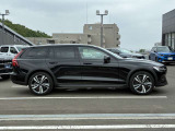 当社の納車前点検・サービスの内容は、車検点検・法定12ヶ月定期点検・油脂類の点検及び交換・バッテリーの点検及び交換等を行い、良好な状態にてご納車させていただきます。
