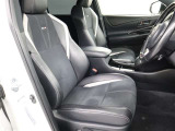 見えないところまで徹底洗浄!中古車をキレイで気持ちよくお乗りいただけるよう、トヨタ認定中古車はしっかりクリーニング。エンジンルームやシートを外した洗浄まで目に見えないところまで徹底的に洗浄しています。