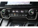 フルオートエアコンを装備。車内の温度設定だけでなくPM2.5にも対応した高性能集塵フィルターも装備しており車内はいつも快適空間♪