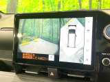 【パノラミックビューモニター】専用のカメラにより、上から見下ろしたような視点で360度クルマの周囲を確認することができます☆死角部分も確認しやすく、狭い場所での切り返しや駐車もスムーズに行えます。