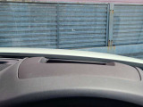運転視界の遠方上方に虚像を投影することで前を見ながら情報の視認ができます。本当にドライバーが必要な情報を適切に伝え、楽しんで頂くことを考えた新世代装備です。※虚像は2.6m前方に浮かぶイメージです。