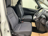 ゆったり座れる運転席シート、状態も良好です!!!