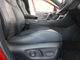 パワーシート搭載。微妙な調整が手軽にでき、ピッタリなポジションで運転することが可能です。