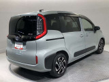 ご納車前にはエンジンオイル・オイルエレメント等を交換して、トヨタディーラーのエンジニアがしっかりと整備をさせていただきます。交換部品などについては、スタッフへお尋ねください。