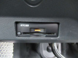 『ETC2.0』を装着しています♪♪ 有料道路での料金所の手間を省いて運転に集中できます♪♪ 車から離れる時はカードの抜き取りをお忘れなく♪♪